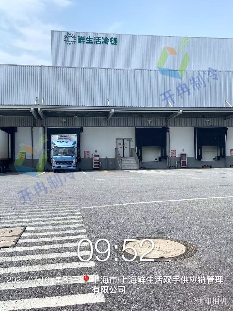 高溫施工不停歇! 1000 立方食品冷庫今日庫板吊裝-開冉制冷